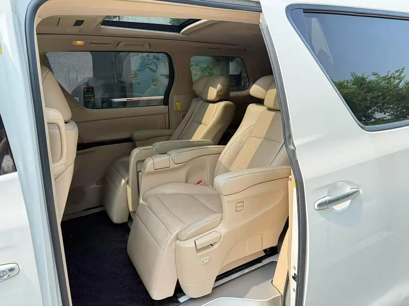 Toyota Alphard — фото 6