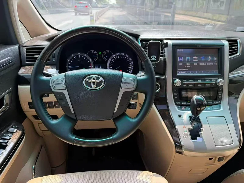Toyota Alphard — фото 8