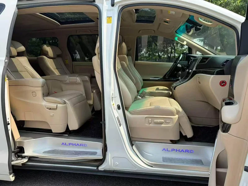 Toyota Alphard — фото 9