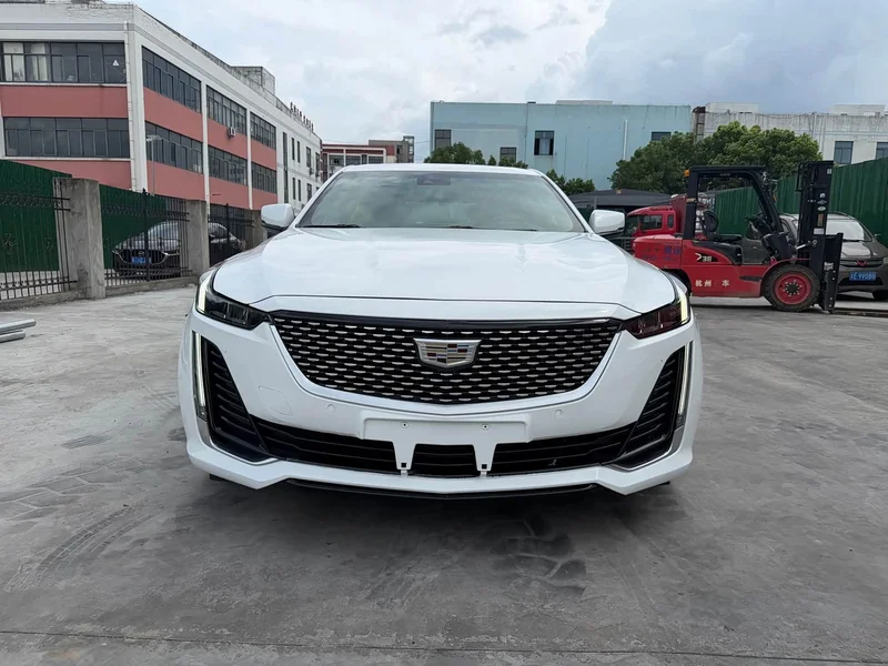 Cadillac CT5 — фото 1