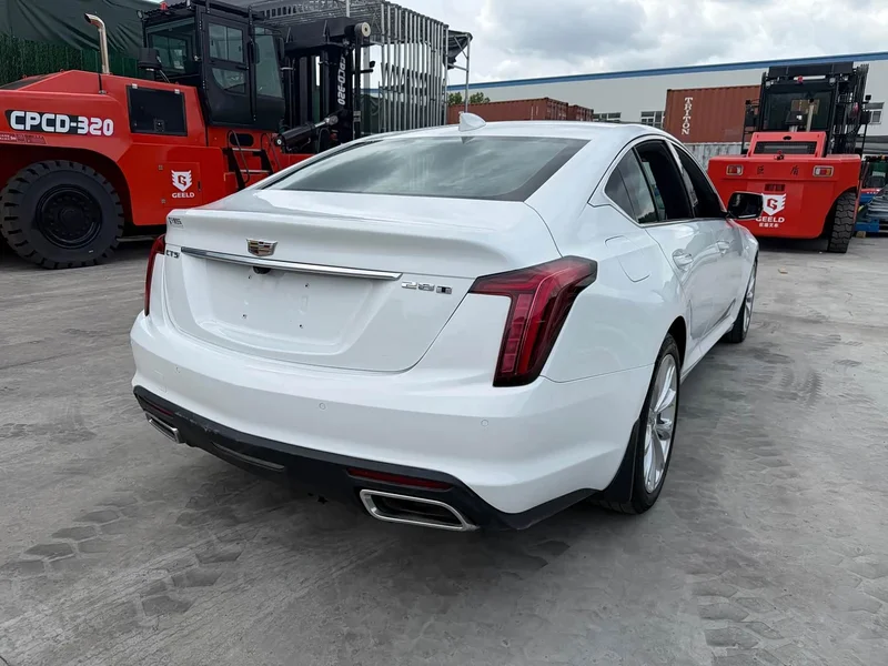 Cadillac CT5 — фото 20