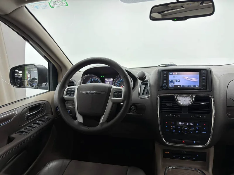 Jeep Grand Voyager (Imported) — фото 14
