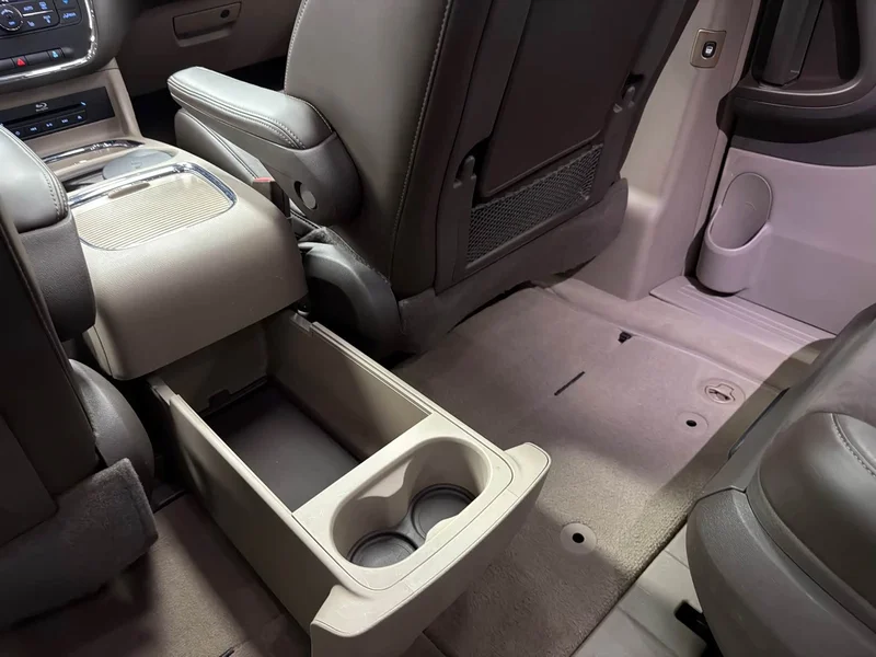 Jeep Grand Voyager (Imported) — фото 15