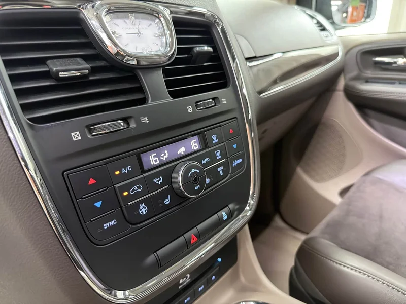 Jeep Grand Voyager (Imported) — фото 17