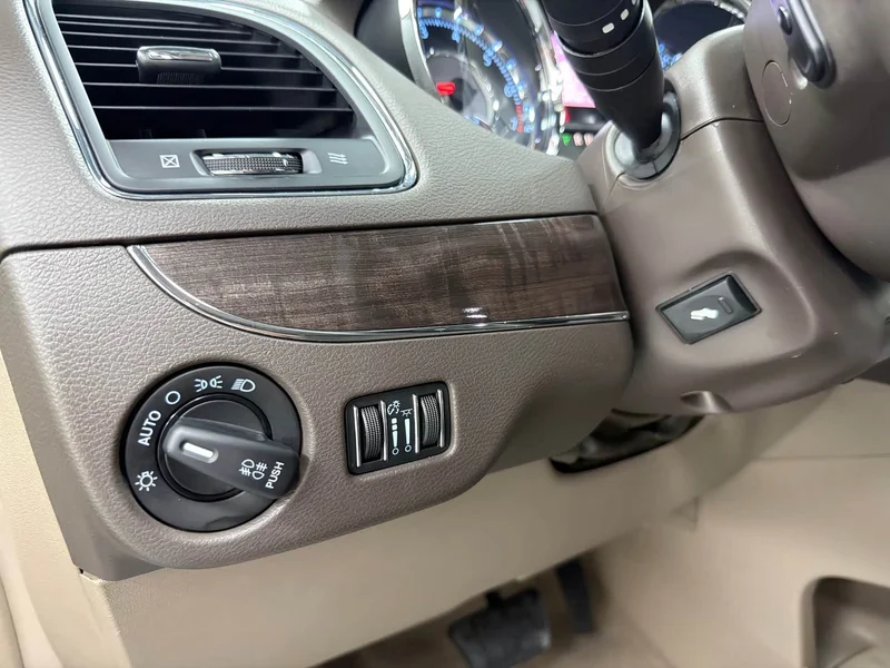 Jeep Grand Voyager (Imported) — фото 21