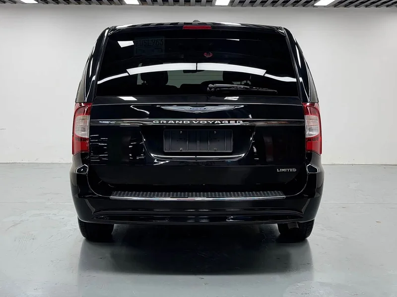 Jeep Grand Voyager (Imported) — фото 23