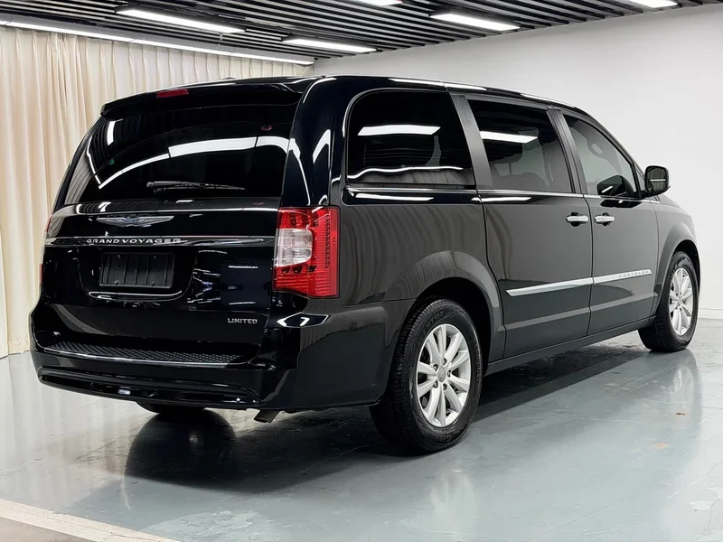 Jeep Grand Voyager (Imported) — фото 24