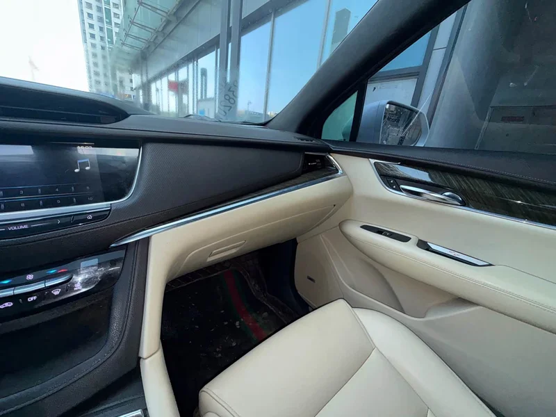 Cadillac XT5 — фото 10