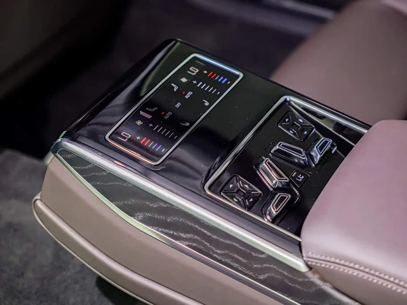Audi A8 — фото 17