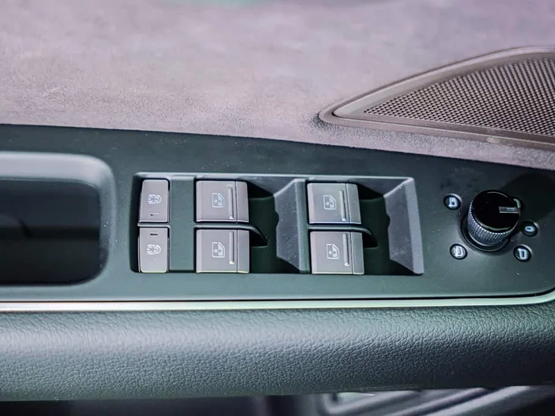 Audi A8 — фото 18