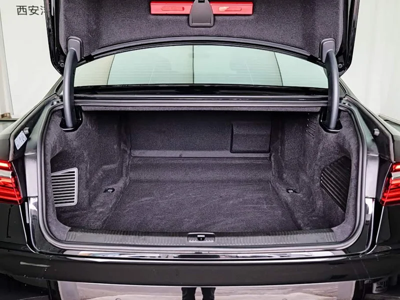 Audi A8 — фото 23