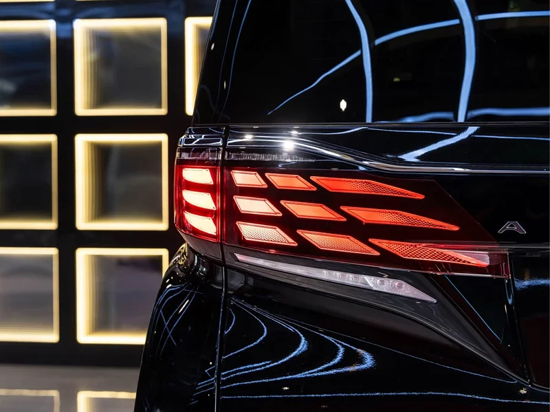 Toyota Alphard — фото 13