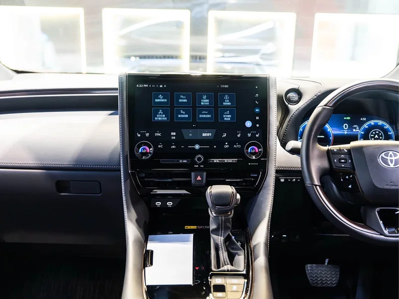 Toyota Alphard — фото 16