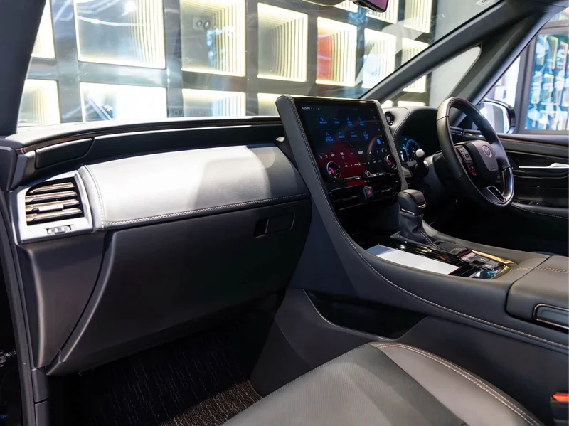 Toyota Alphard — фото 17