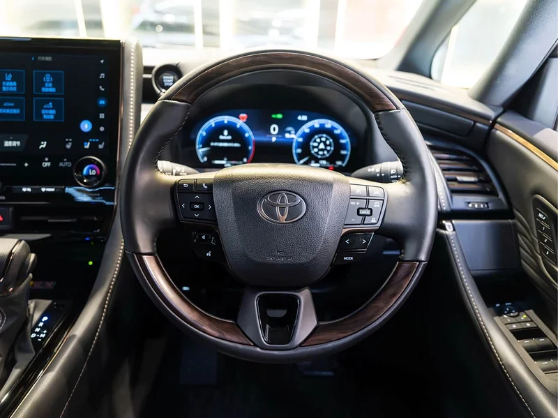 Toyota Alphard — фото 21
