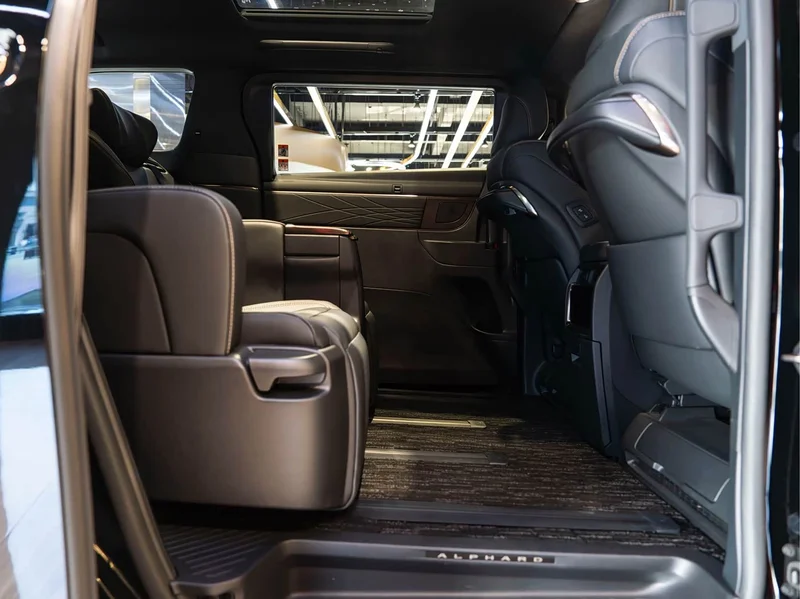 Toyota Alphard — фото 24
