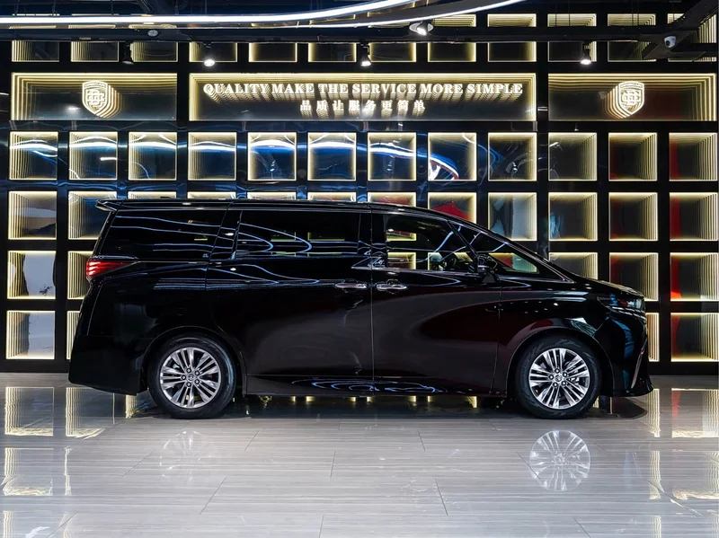 Toyota Alphard — фото 7