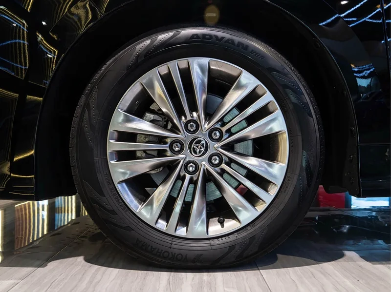 Toyota Alphard — фото 10