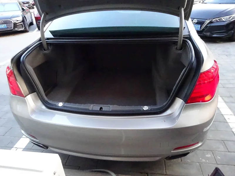 BMW 7-Series — фото 14