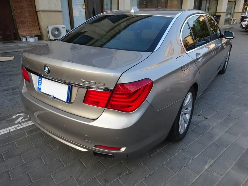 BMW 7-Series — фото 16