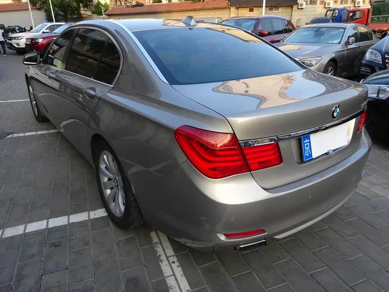BMW 7-Series — фото 17