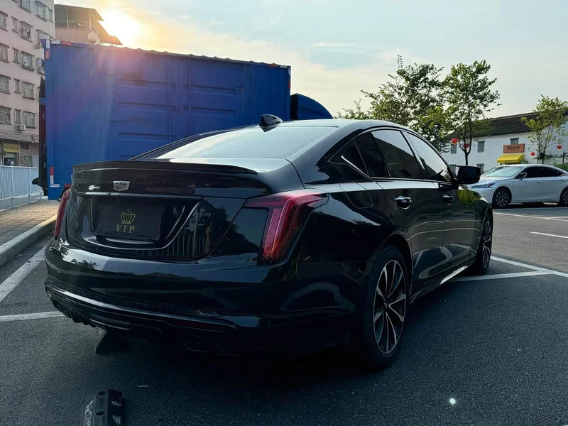 Cadillac CT5 — фото 13