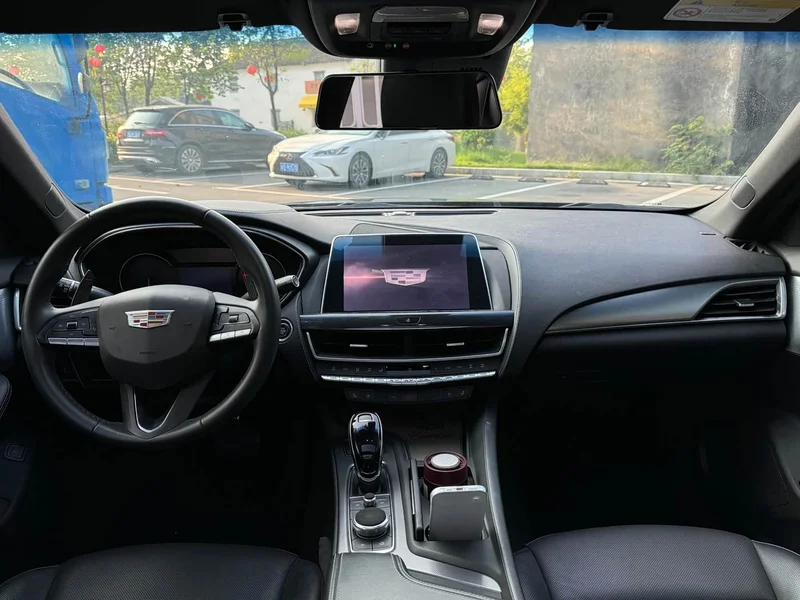 Cadillac CT5 — фото 9