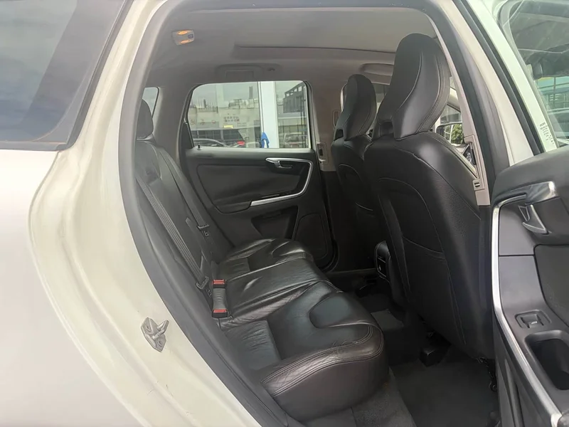 Volvo XC60 (Imported) — фото 4