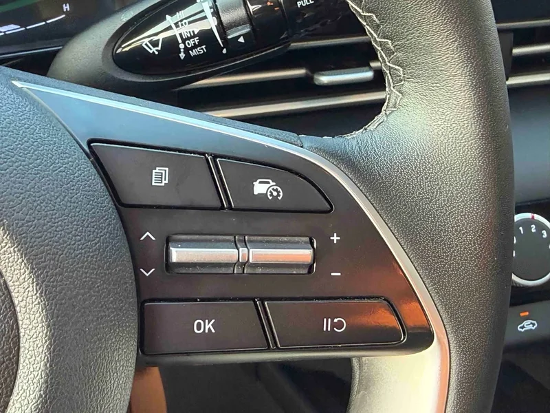 Hyundai Elantra — фото 18