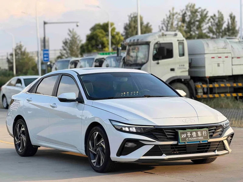 Hyundai Elantra — фото 3