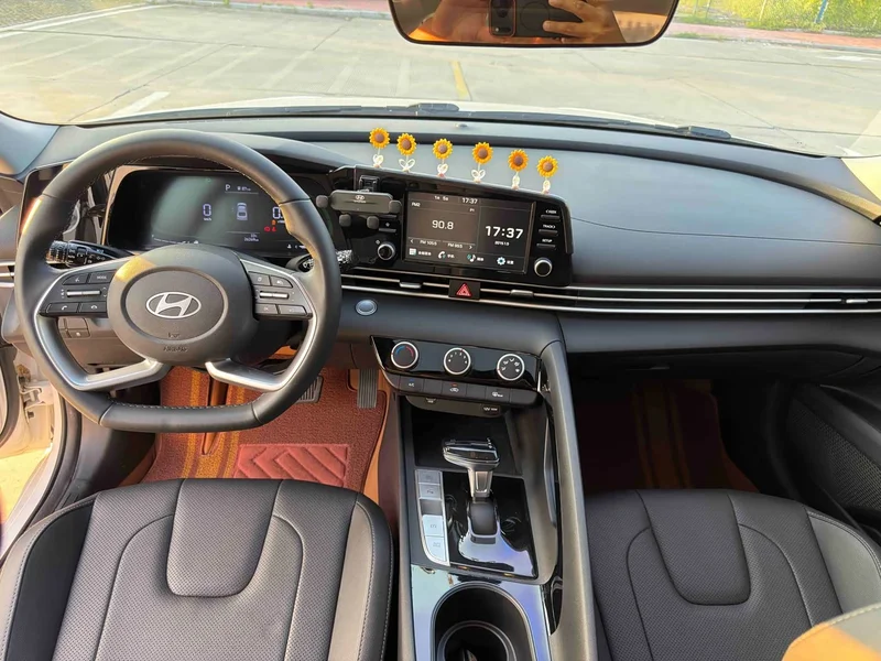 Hyundai Elantra — фото 8