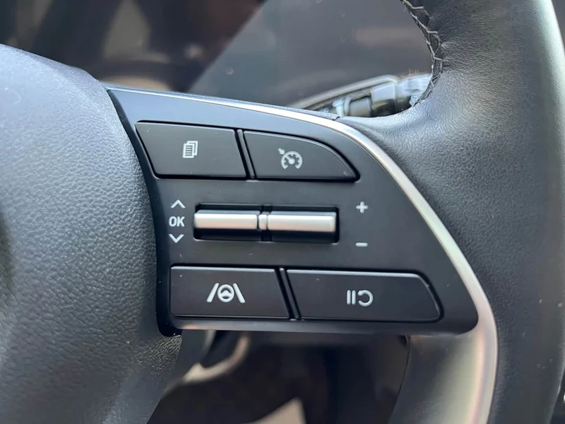 Hyundai Elantra — фото 17