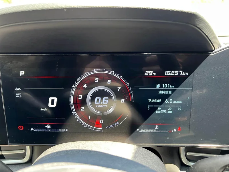 Hyundai Elantra — фото 19