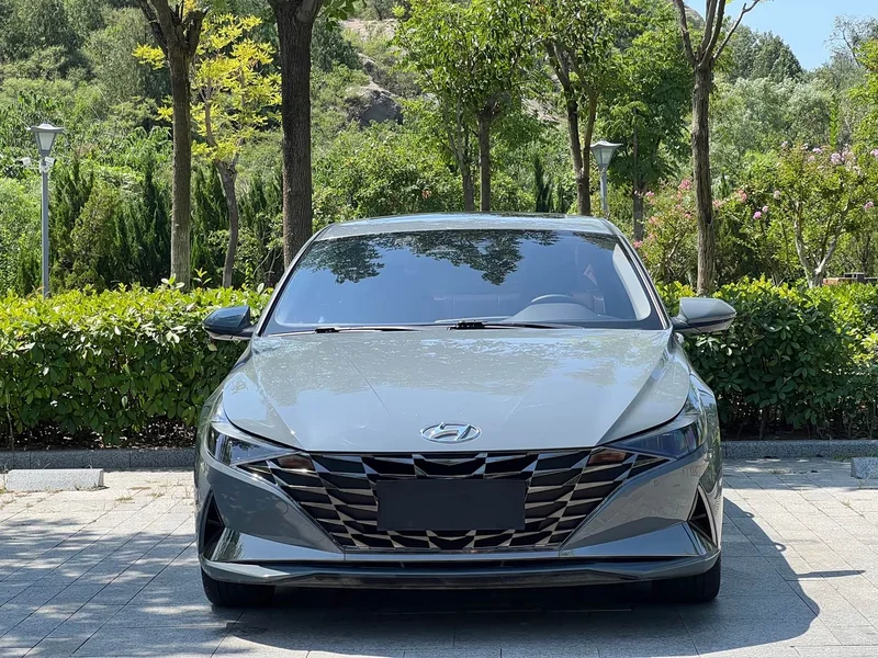 Hyundai Elantra — фото 2