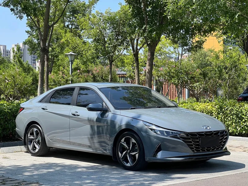 Hyundai Elantra — фото 3