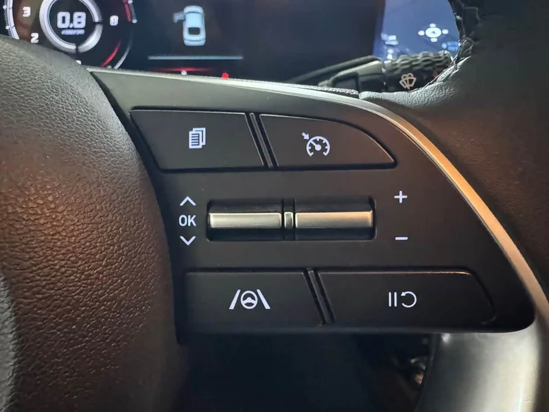 Hyundai Elantra — фото 14