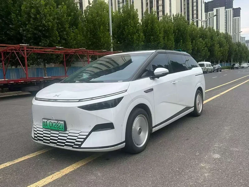 XPeng X9