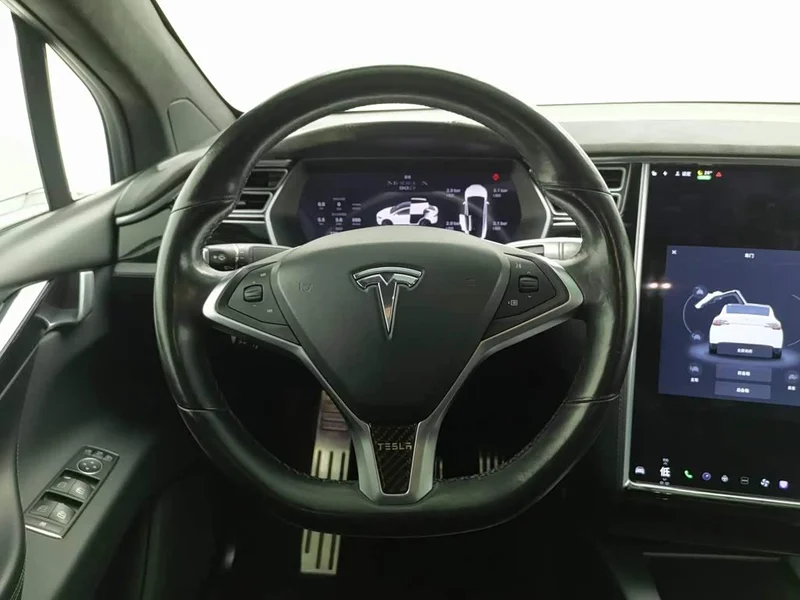 Tesla Model X — фото 11