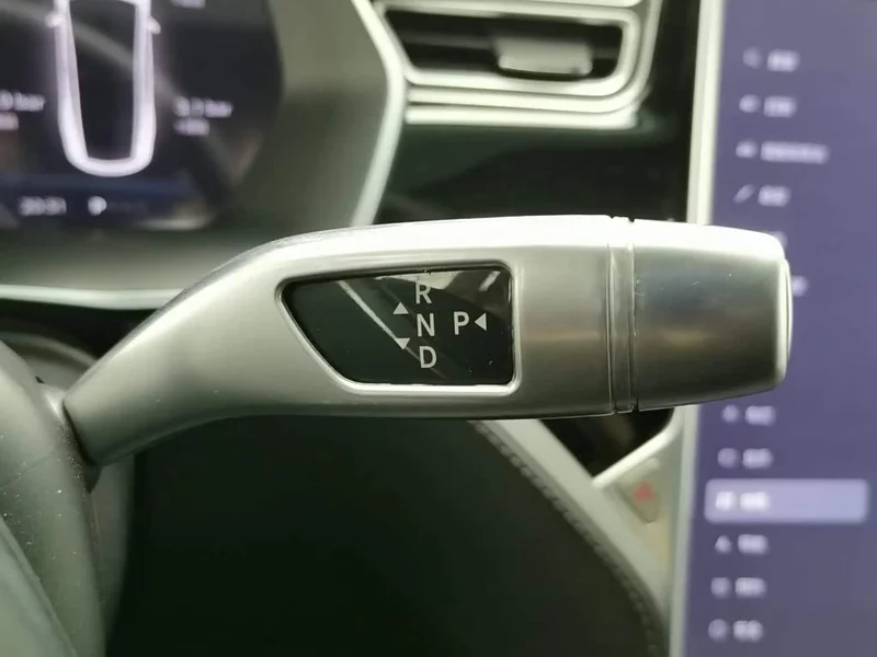 Tesla Model X — фото 13