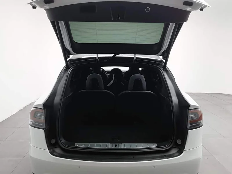 Tesla Model X — фото 16