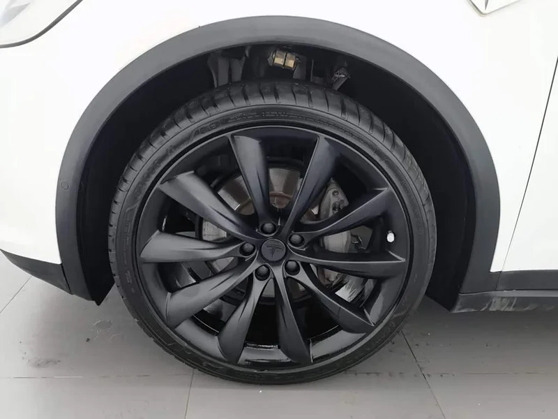 Tesla Model X — фото 17