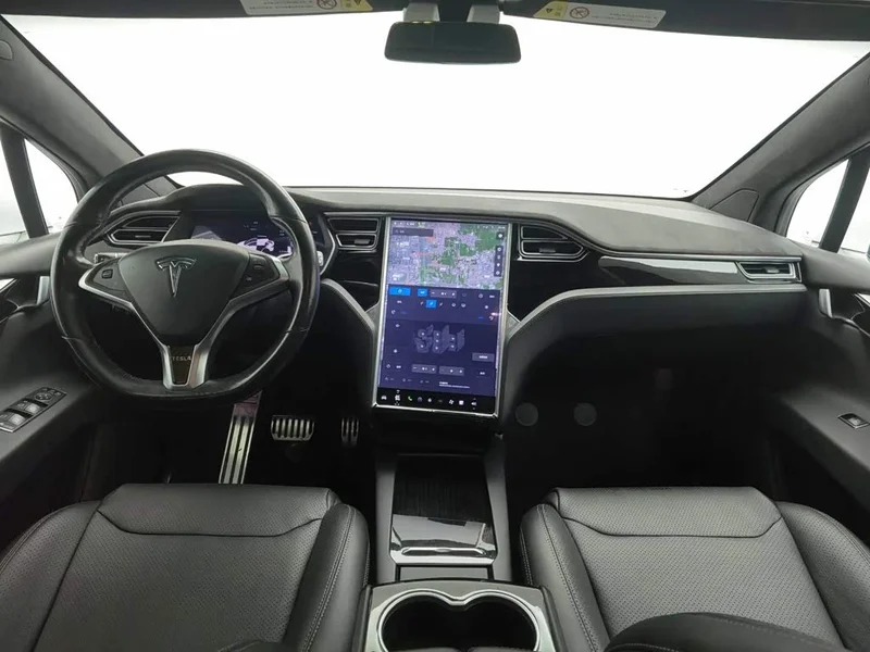 Tesla Model X — фото 5