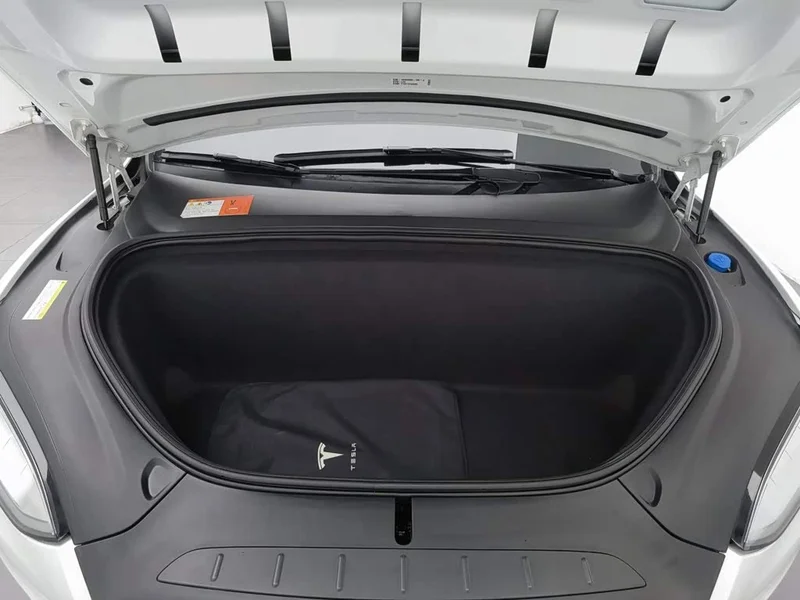Tesla Model X — фото 6