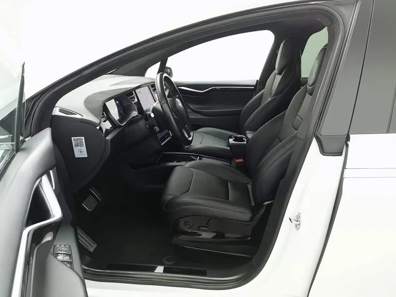 Tesla Model X — фото 10