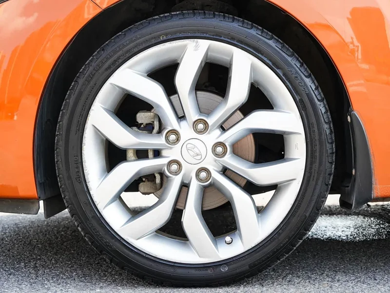 Hyundai Veloster — фото 20