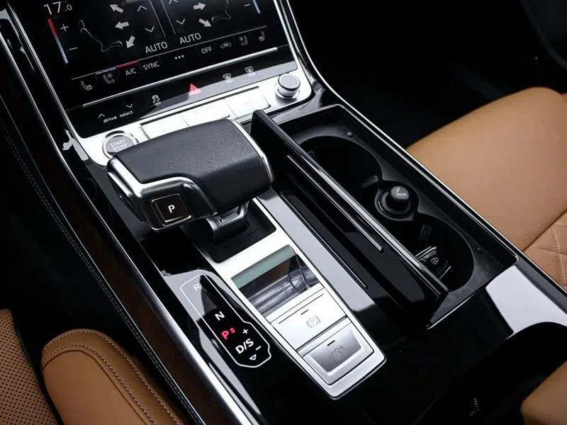 Audi A8 — фото 10