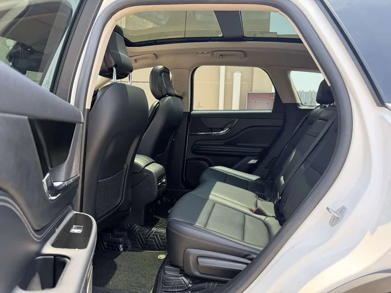 Jeep Renegade — фото 12