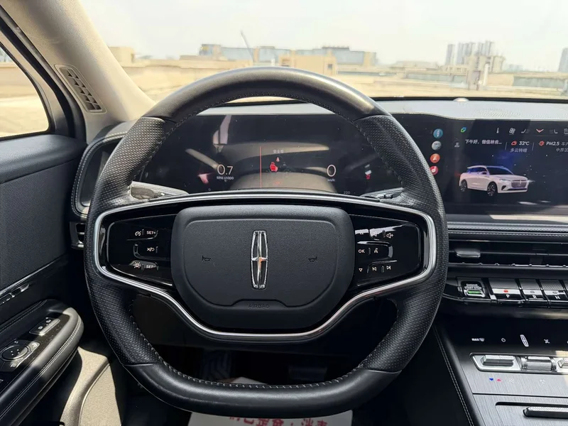 Jeep Renegade — фото 13
