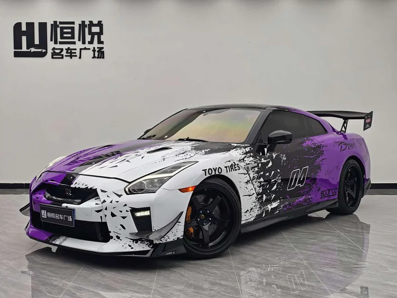 Nissan GT-R — фото 1