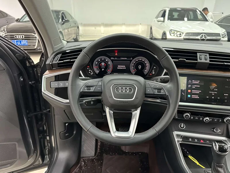 Audi Q3 — фото 15
